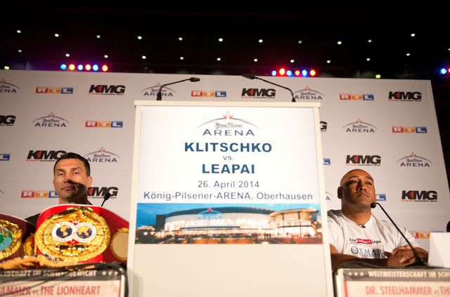 Первая встреча Кличко и Леапаи